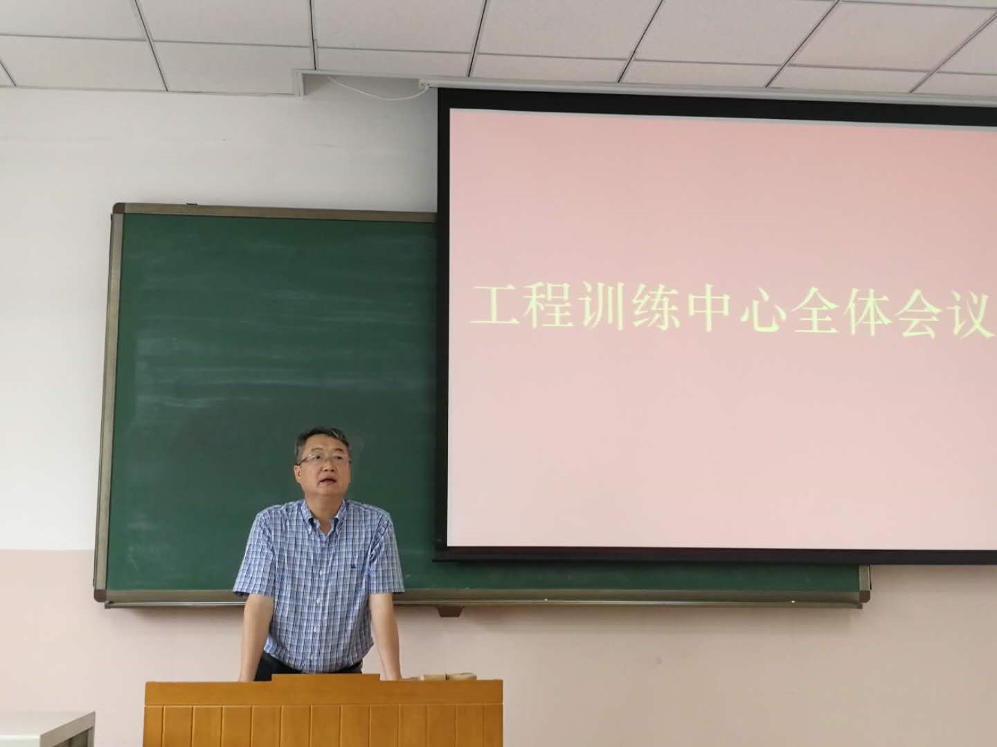 黄海军副校长发表讲话